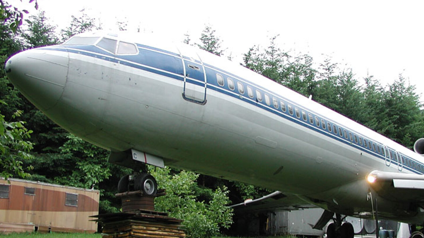 Así vive un ingeniero en un Boeing 727 en mitad del bosque
