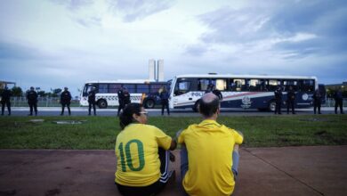 Bolsonaristas frustrados de vuelta a casa: “El Ejército traicionó a los patriotas”