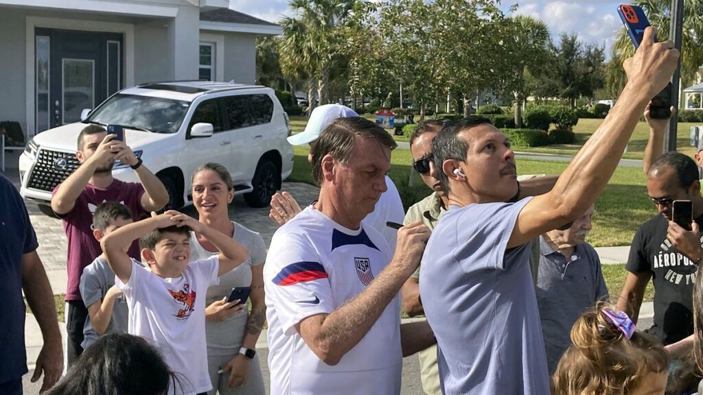 Bolsonaro, desde Florida, condena el asalto: “Las invasiones escapan a la regla”