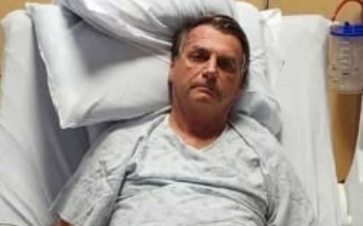 Bolsonaro dice que ya lo dieron de alta y publica foto de él hospitalizado