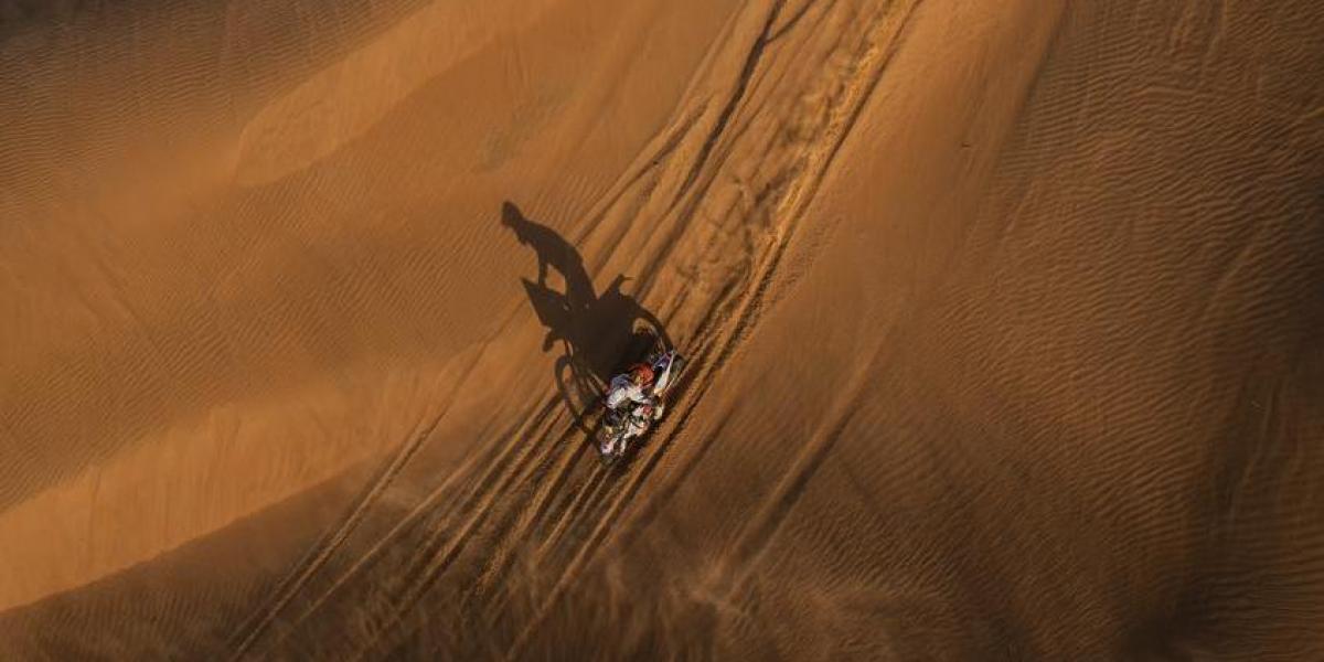 Branch hace doblete y Kevin Benavides asume un liderato envenenado