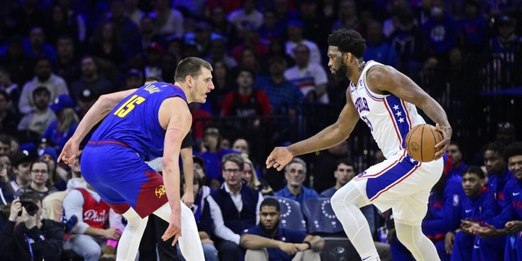 Brutal lección de MVP de un furioso Embiid a Jokic