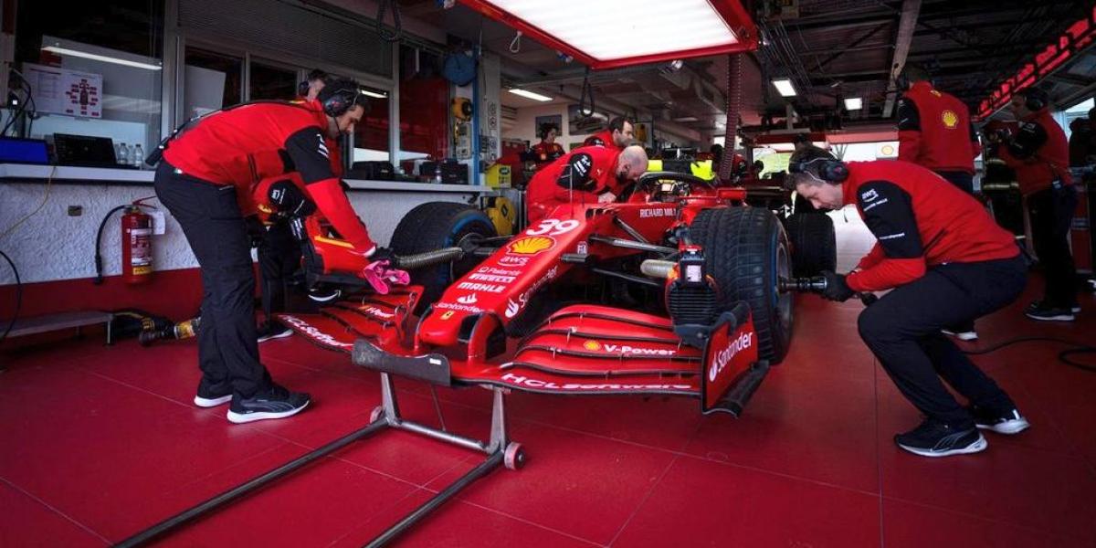 Carlos Sainz se prueba en Fiorano con el SF21