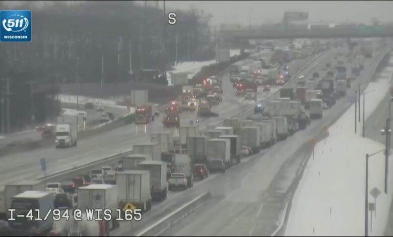 Choque en cadena de hasta 70 autos cerca de la frontera entre Illinois y Wisconsin provoca cierre de vías principales