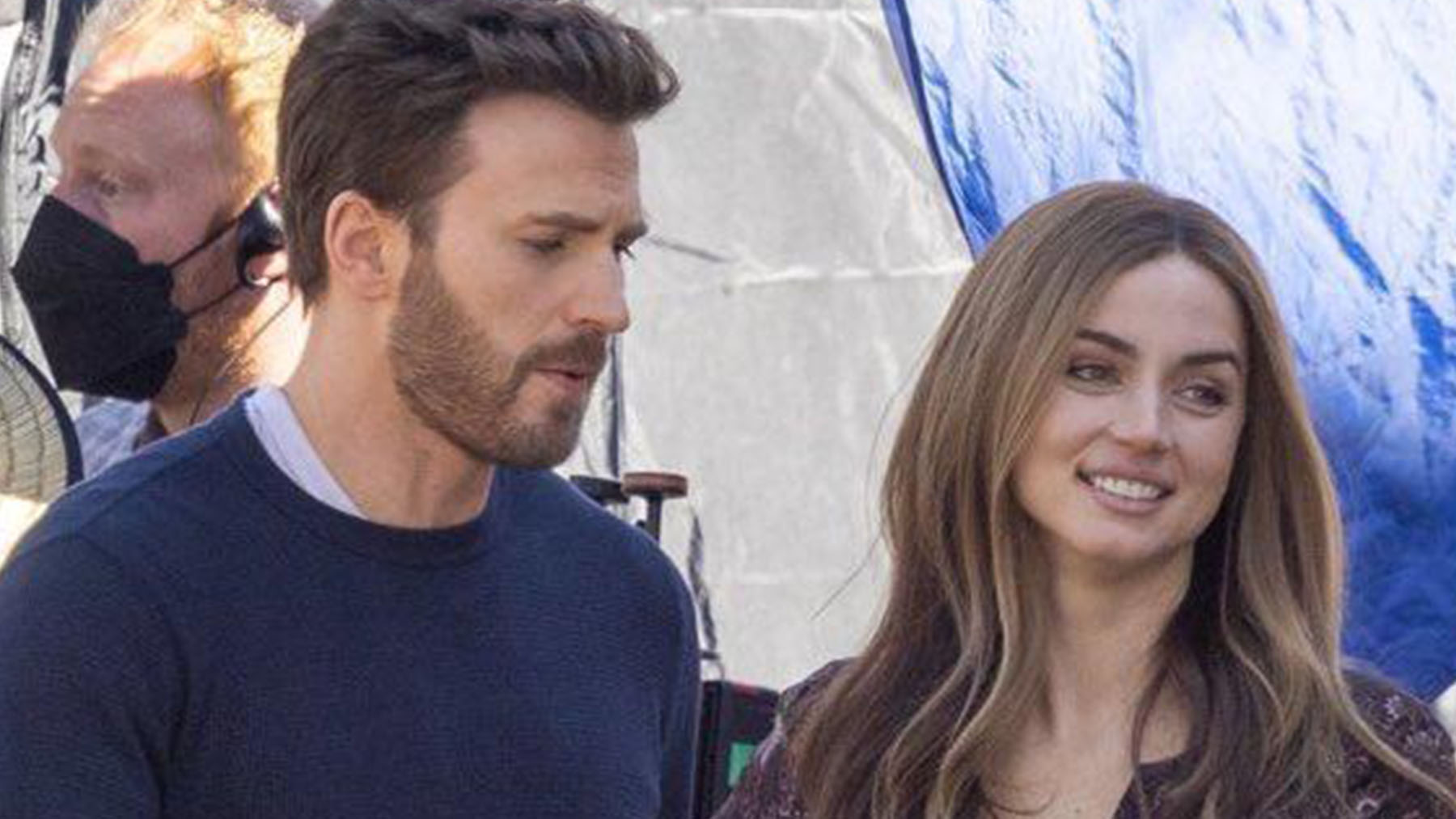 Chris Evans y Ana de Armas juntos de nuevo en el cartel de ‘Ghosted’