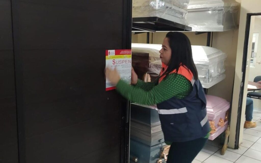 Clausuran funeraria que ocasionó ‘ríos de sangre´ en drenaje