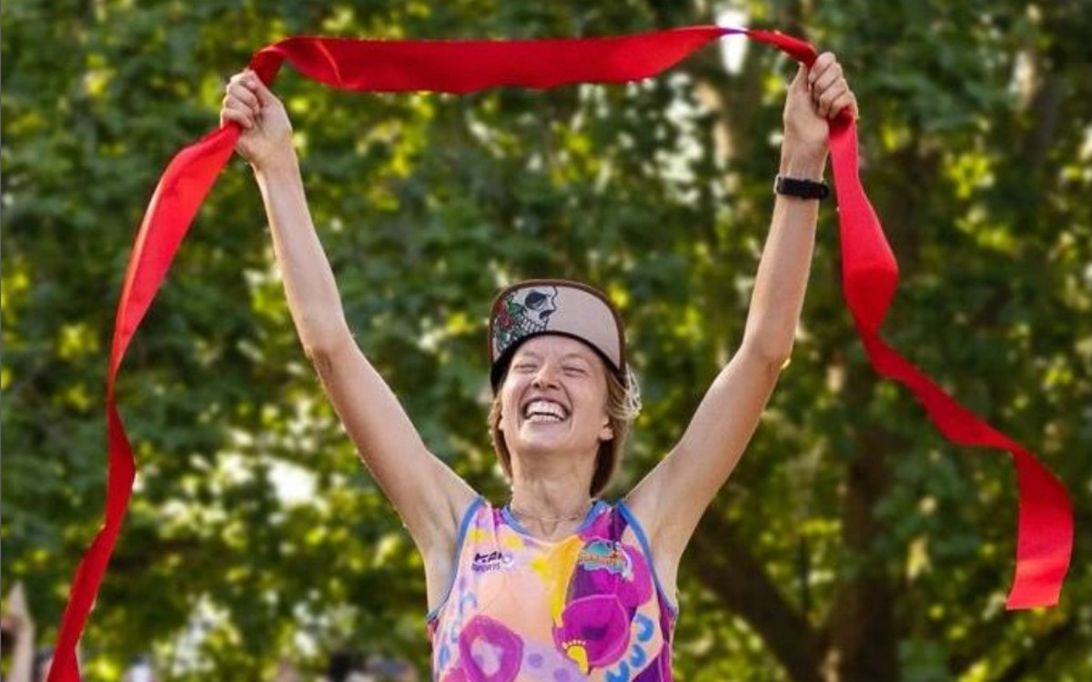 Completa australiana 150 maratones, uno diario, por una causa ecológica | Video