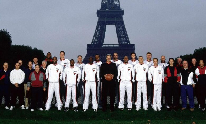 Con Michael Jordan y campeones de la NBA: así fue la última visita de los Bulls a París
