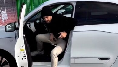 Conduce Piqué un Twingo como respuesta a Shakira | Video