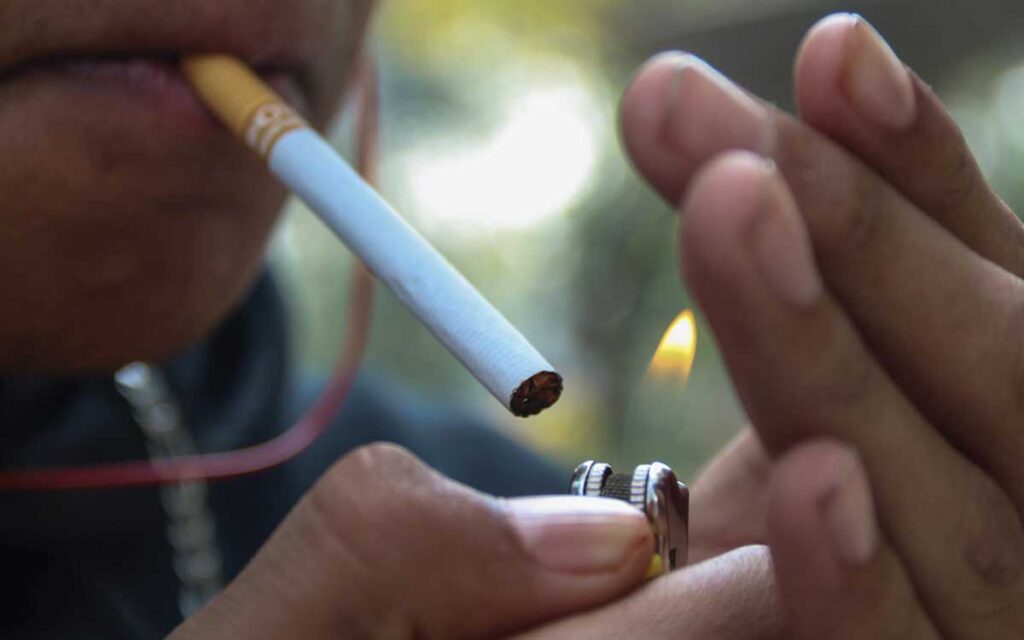 Conoce las multas por infringir la ley antitabaco en CDMX