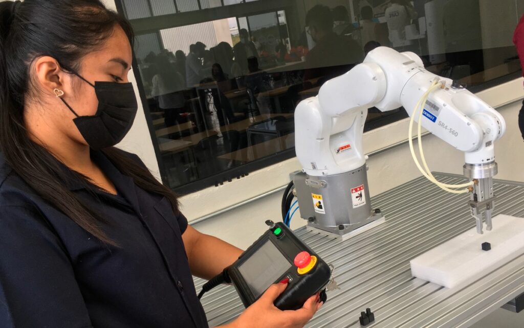 Crean laboratorio de autos eléctricos en Querétaro