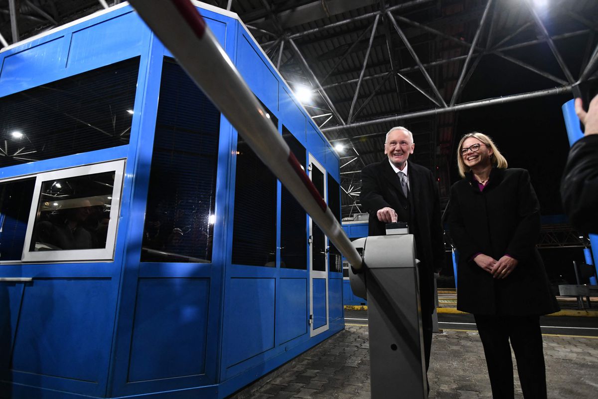 Croacia pasa página de su turbulenta historia con el estreno del euro y la zona Schengen