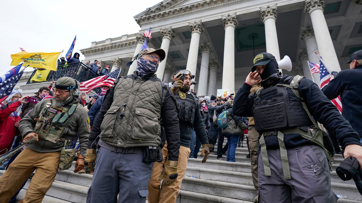Cuatro miembros de la milicia ultraderechista Oath Keepers, culpables de sedición por el asalto al Capitolio