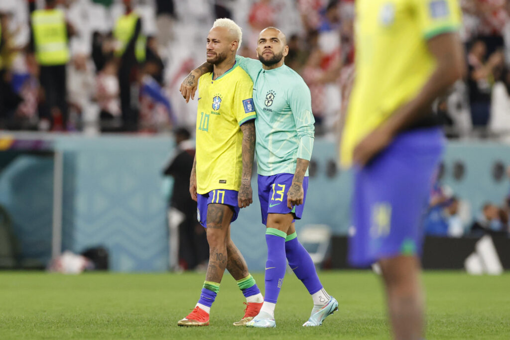 Dani Alves, Robihno y Neymar, futbolistas brasileños con denuncias de abuso