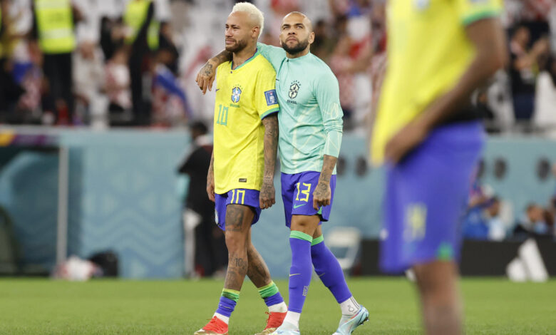 Dani Alves, Robihno y Neymar, futbolistas brasileños con denuncias de abuso