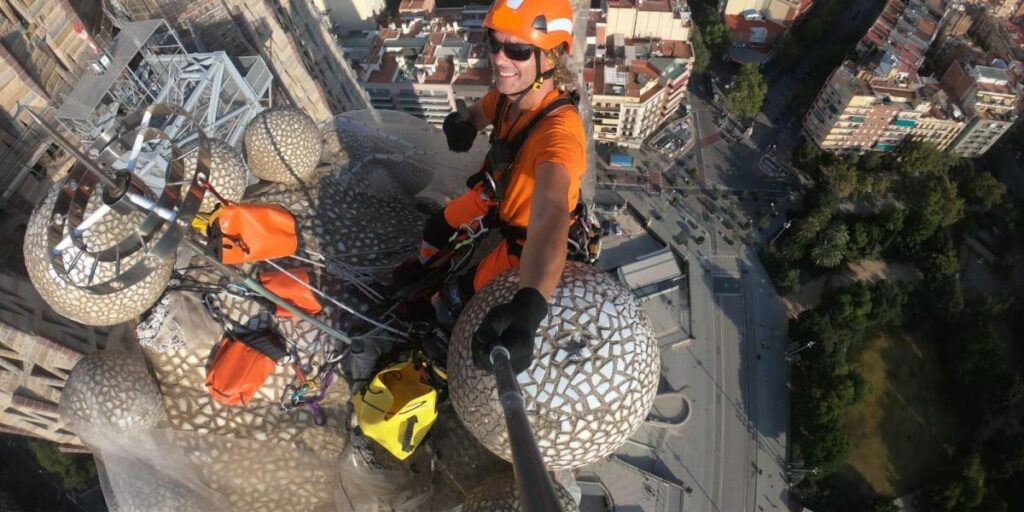 De lo alto de la Sagrada Família, al Dakar