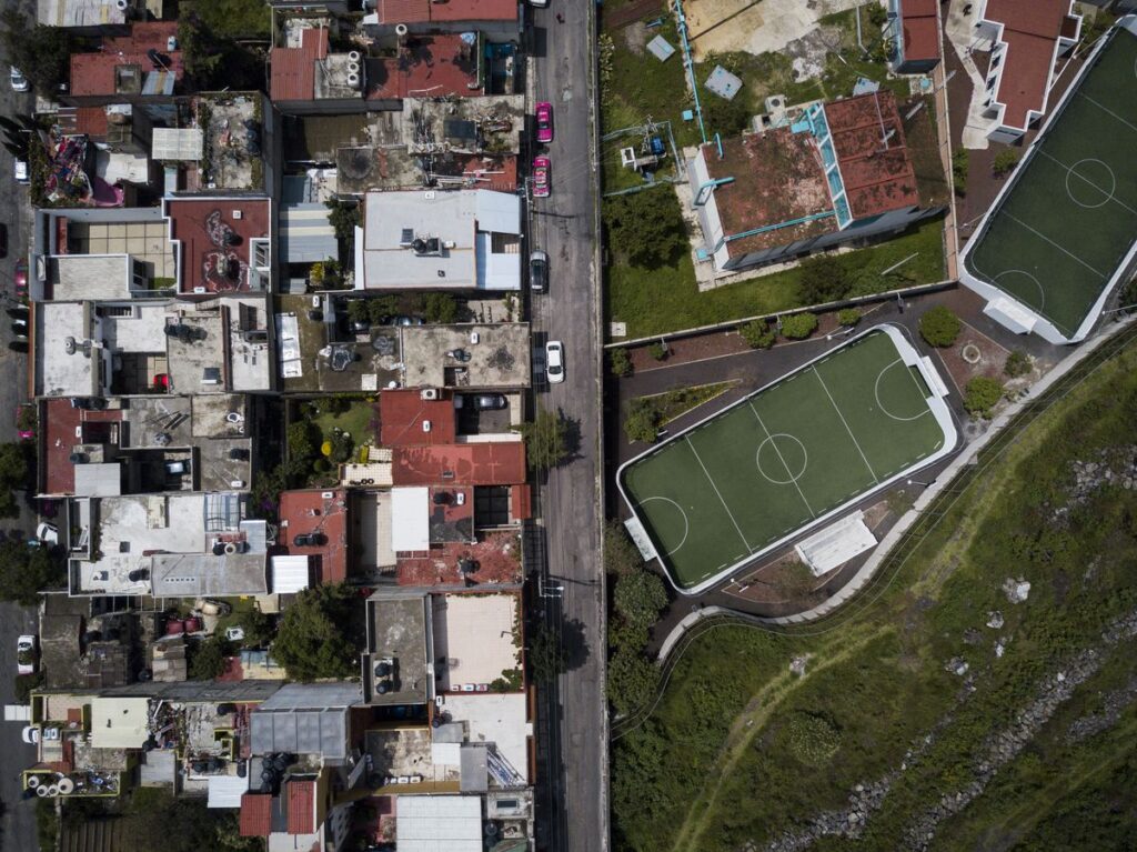 De un lado | Del otro. Así se vive la desigualdad en México