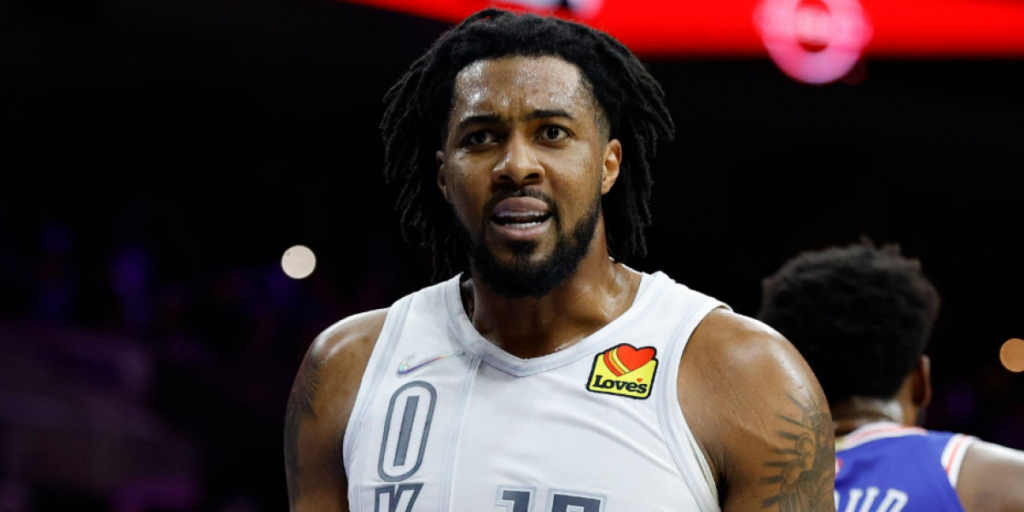 Derrick Favors, de astro a 'temporero' de la NBA: "Es muy duro"