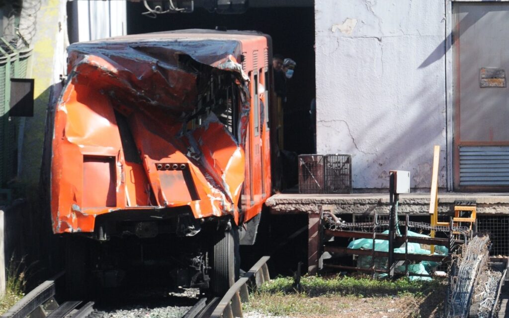 Detienen a conductor de tren que chocó en Línea 3 del Metro por homicidio y lesiones