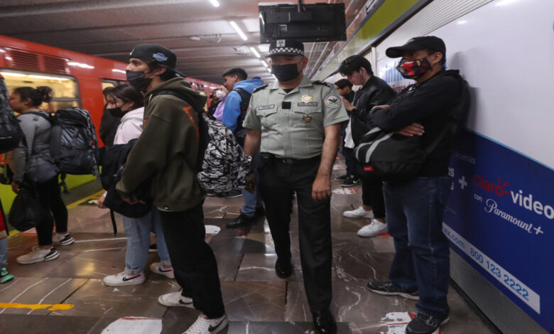 Detienen a una mujer por arrojar aspas de plástico a las vías del Metro