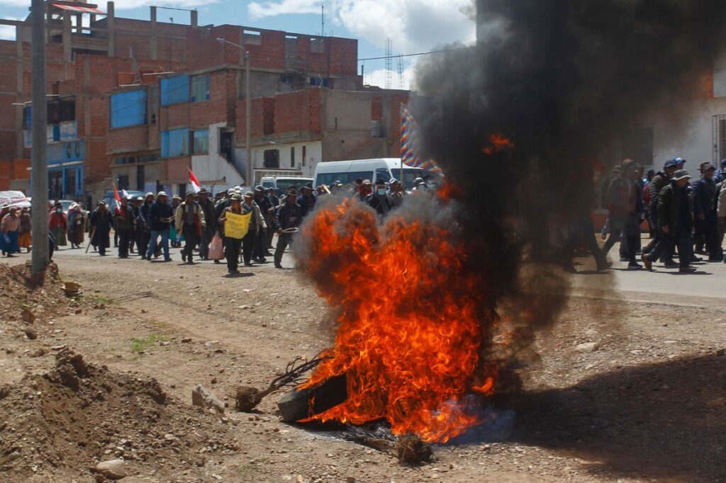 Dieciocho muertos en el mismo día en enfrentamientos entre manifestantes y la policía en Perú