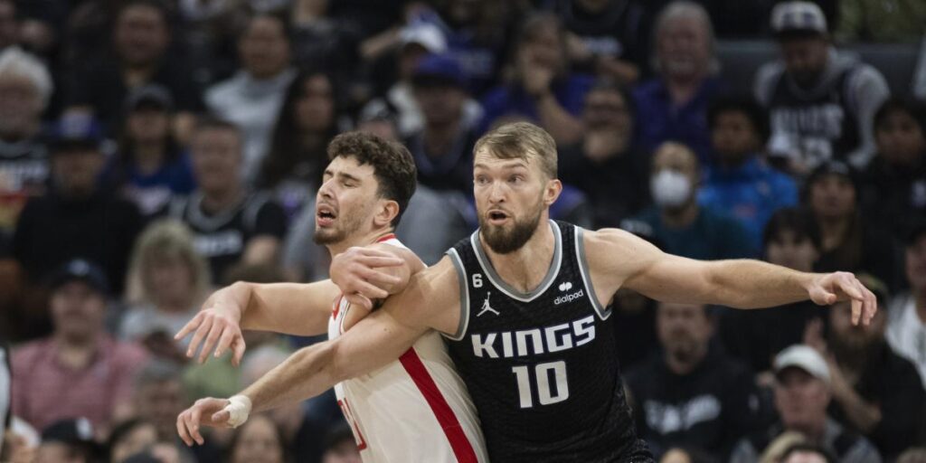 Domantas Sabonis y Jalen Brunson, jugadores de la semana 13 en la NBA