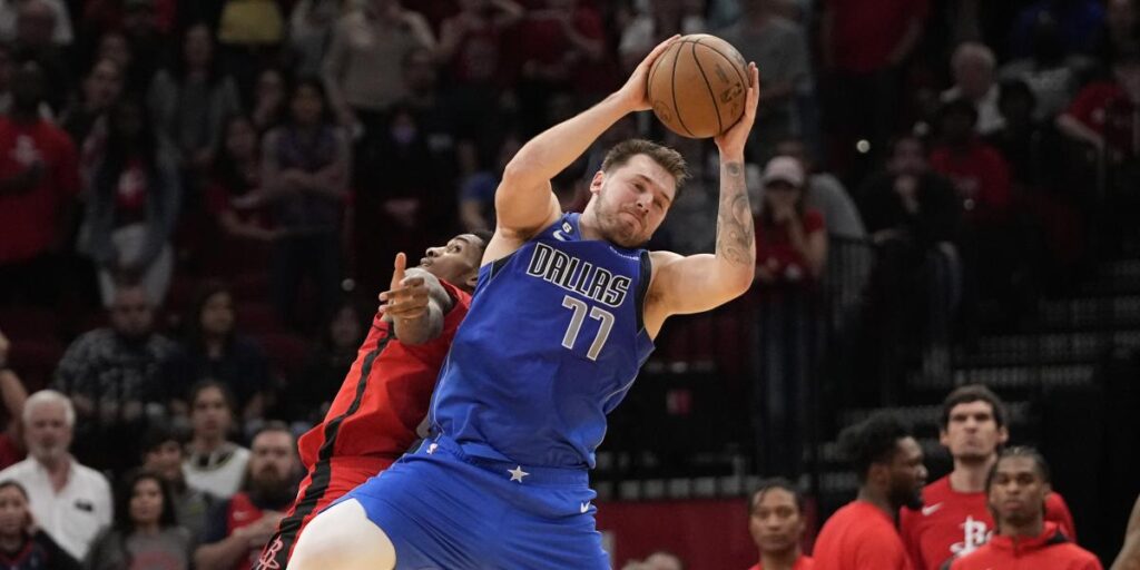 Doncic se quita la 'pereza' de encima y Dallas remonta ante los Rockets de Garuba