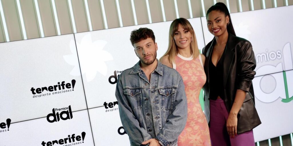 Edurne y Nía, presentadoras de la gala de los Premios Dial de música