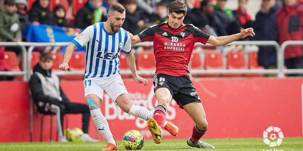 El Alavés aprovecha los errores del Mirandés y acaba con su mala racha fuera de casa