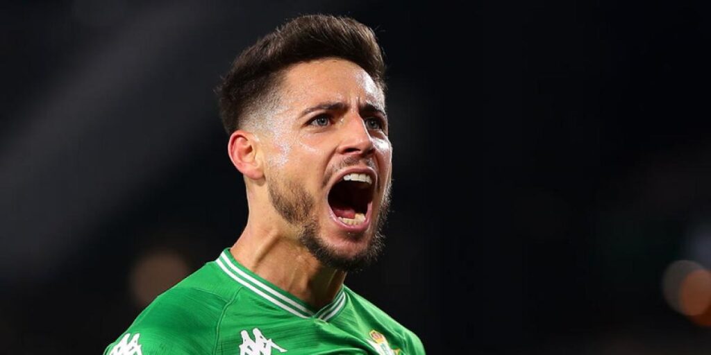 El Betis ultima el traspaso de Alex Moreno, que no viaja a Arabia