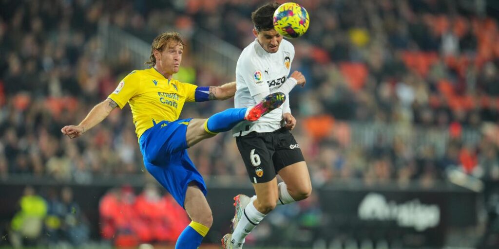 El Cádiz arranca el año fuera de la zona de descenso