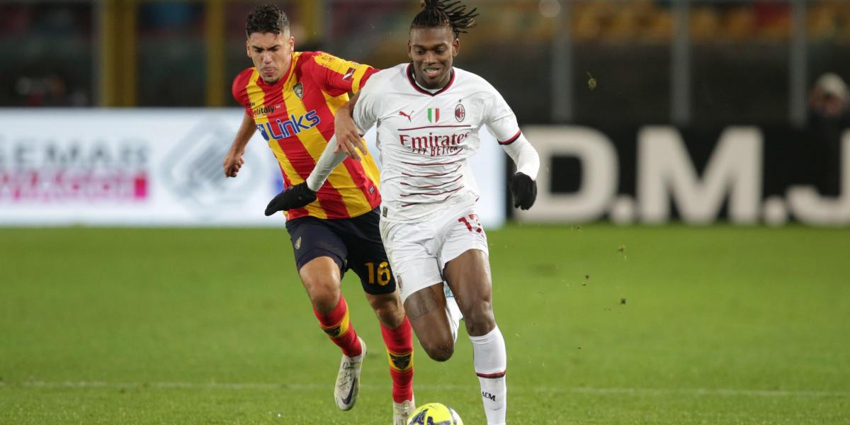 El Milan tropieza en Lecce y deja escapar al Nápoles