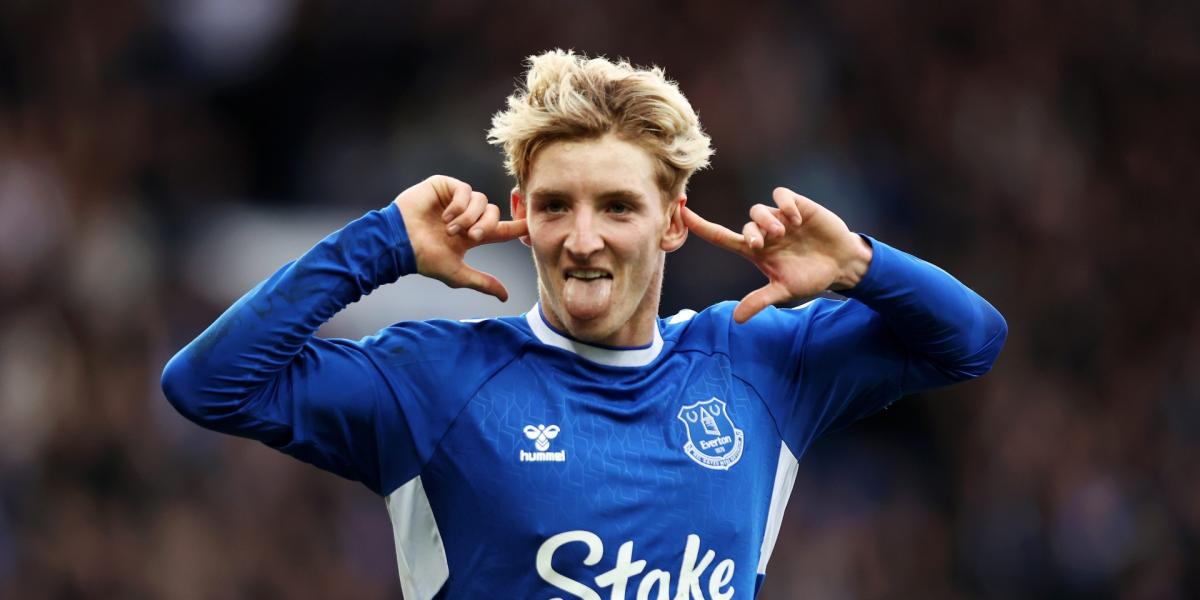 El Newcastle ficha a Anthony Gordon