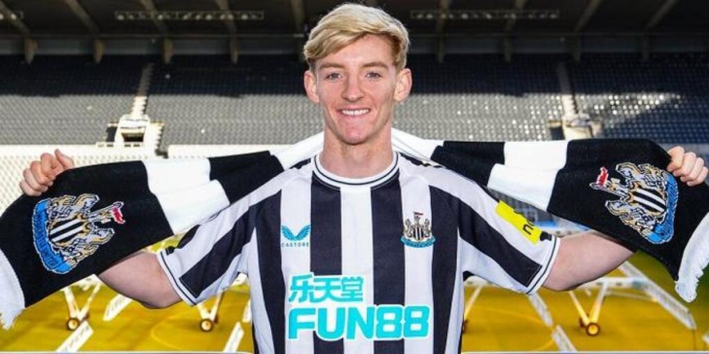 El Newcastle refuerza su ataque con Anthony Gordon