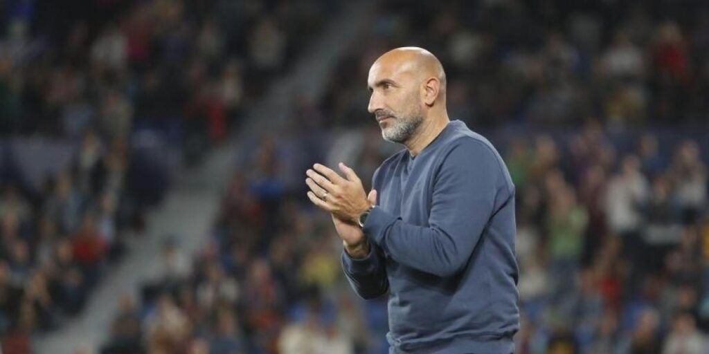 El Sporting de Gijón destituye a Abelardo