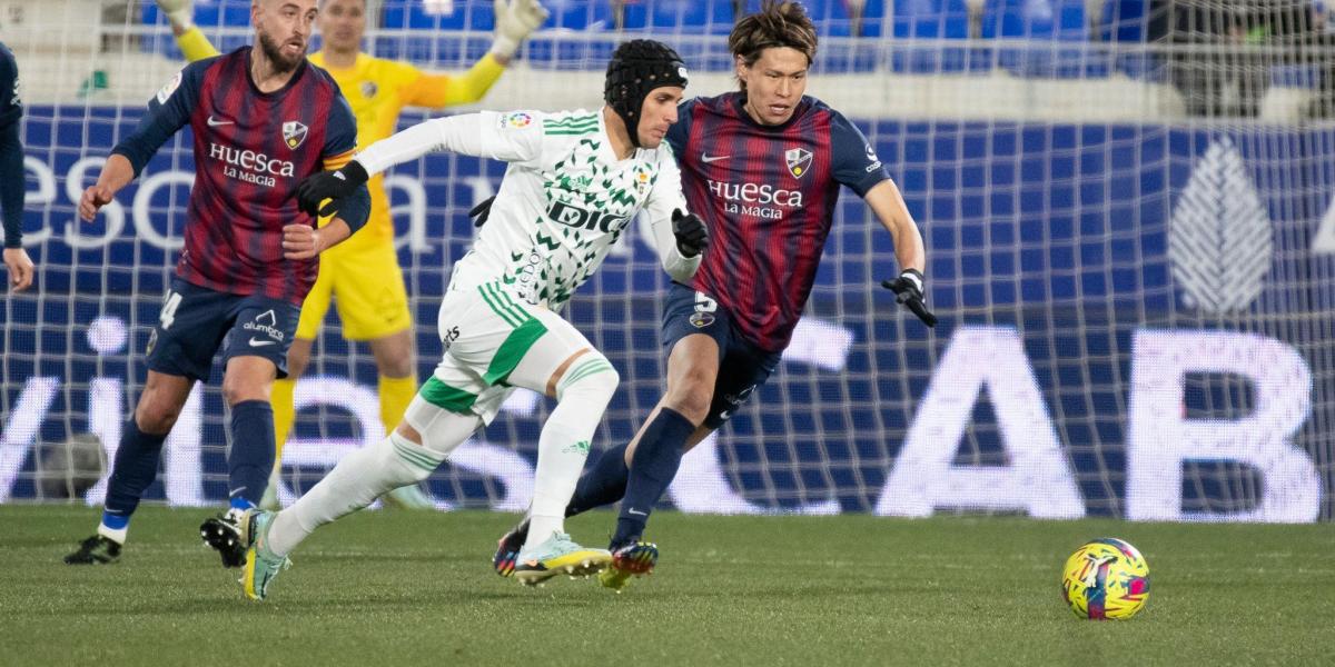 El VAR deja en evidencia al colegiado del Huesca-Oviedo