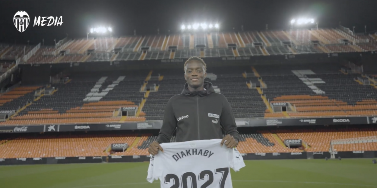 El Valencia hace oficial la renovación de Diakhaby hasta 2027