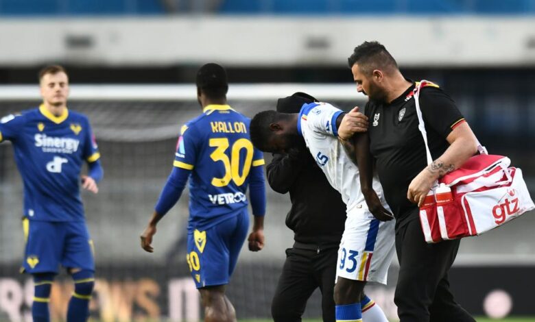 El Verona acaba con la buena racha del Lecce de Umtiti, que se marchó lesionado
