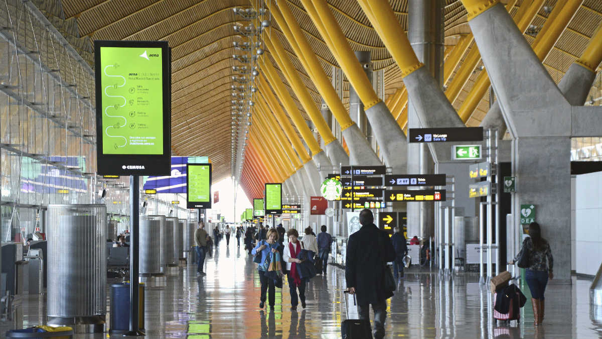 El aeropuerto de Madrid y el de Tenerife, de los más puntuales del mundo