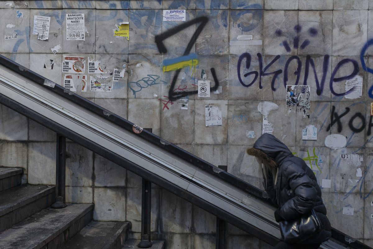 El aluvión de disidentes rusos aleja a los serbios de la propaganda del Kremlin