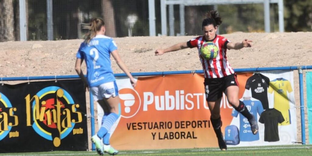 El colista Alhama remonta y gana al Athletic