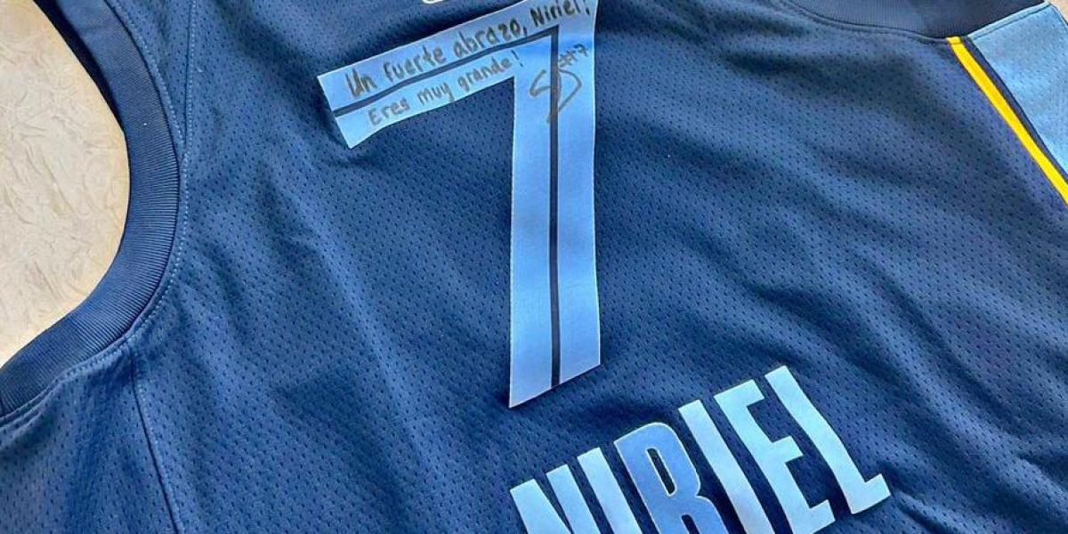 El detallazo de Aldama con Niriel, víctima de bullying en una escuela canaria