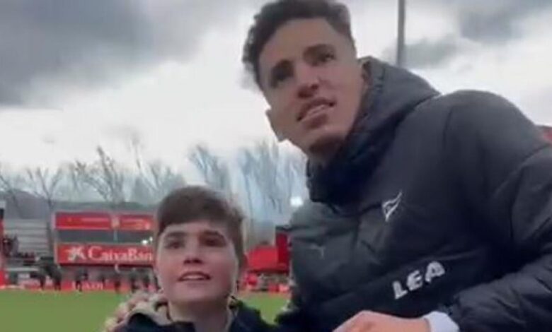 El enorme gesto de Abqar (Alavés) con un joven aficionado