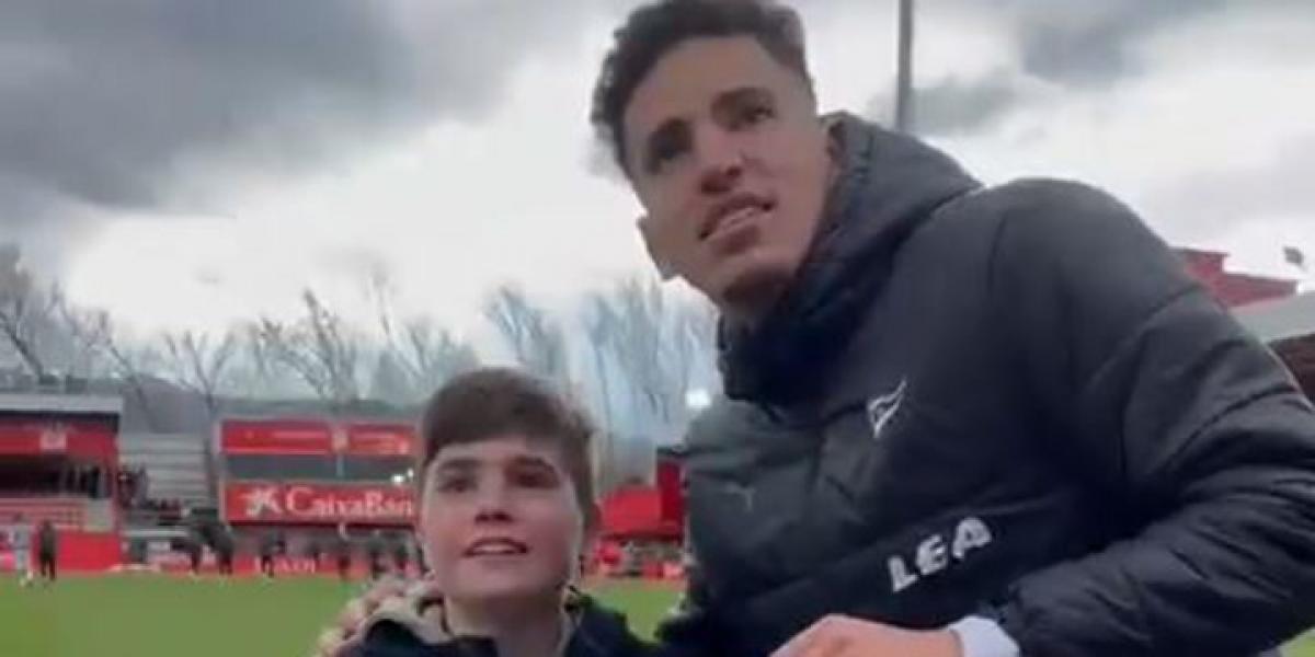 El enorme gesto de Abqar (Alavés) con un joven aficionado