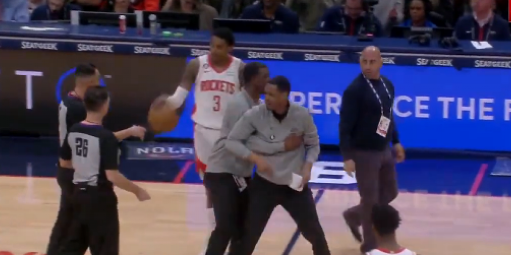 El entrenador de los Rockets se vuelve 'loco' por Garuba y es expulsado