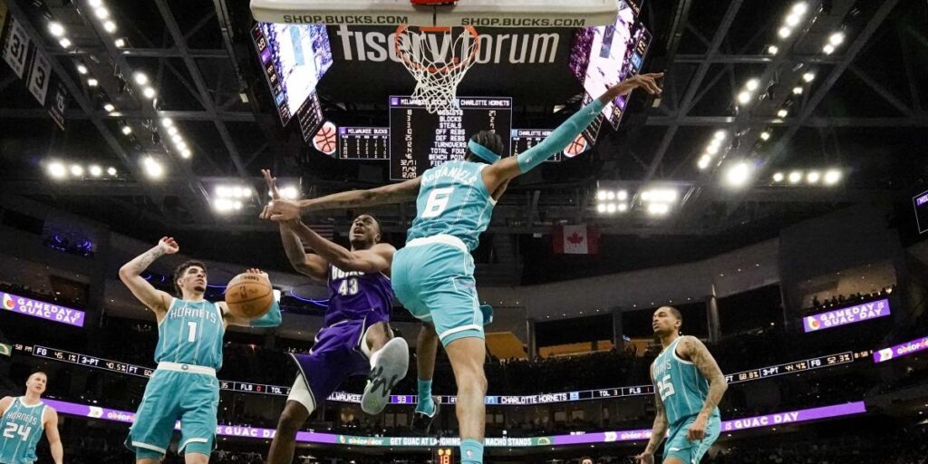 El equipo de Michael Jordan humilla como nunca a los Bucks y al mismísimo 'Anteto'