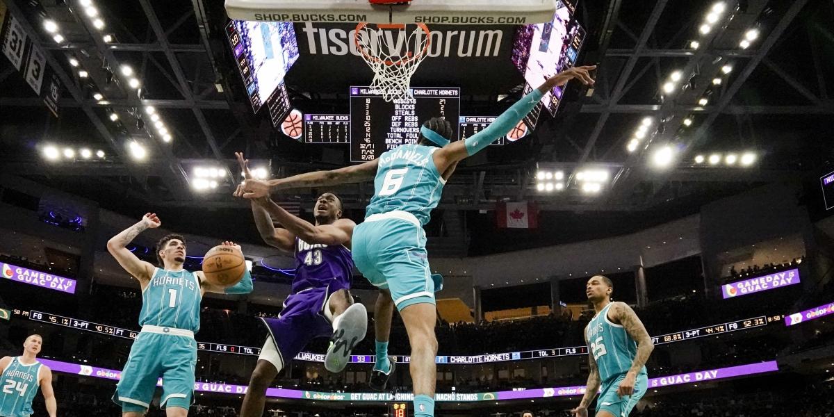 El equipo de Michael Jordan humilla como nunca a los Bucks y al mismísimo 'Anteto'