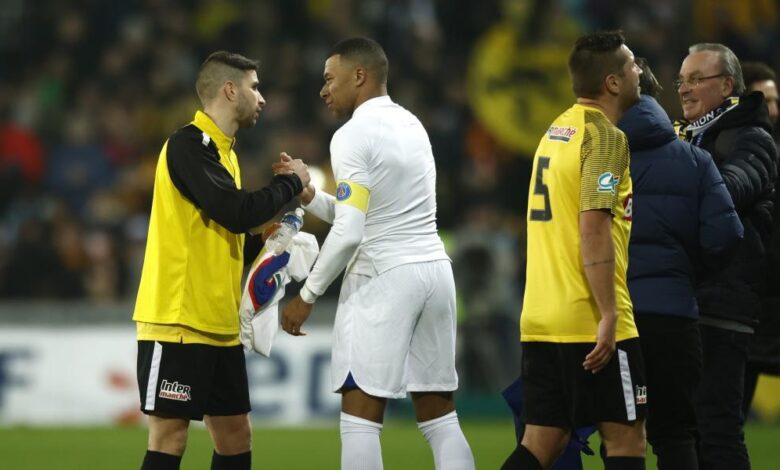 El llamativo gesto de Mbappé con un rival ‘amigo’