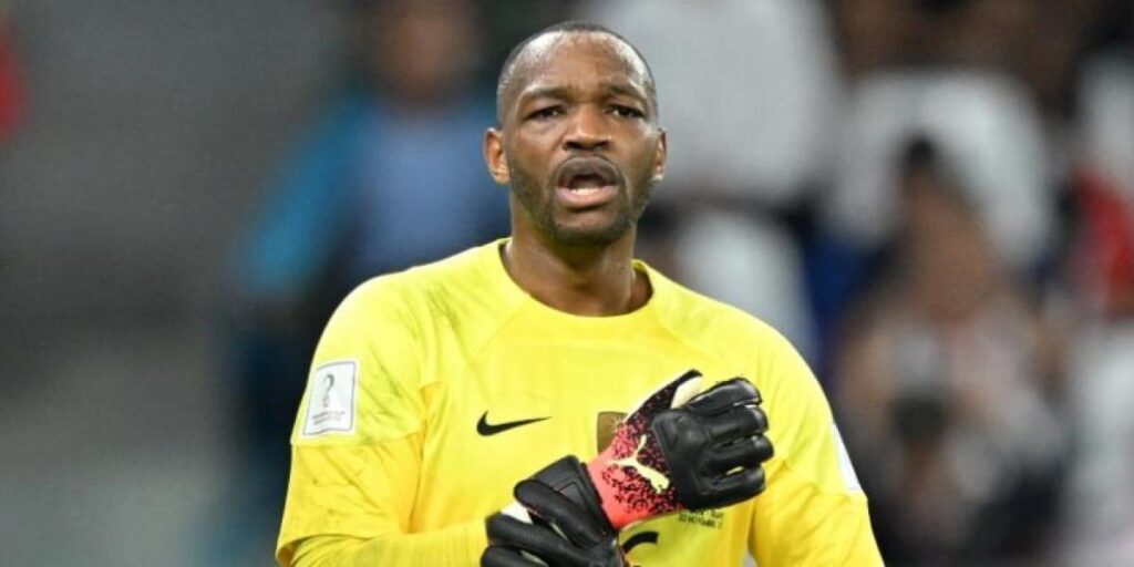 El portero Mandanda, otro que se retira de la selección francesa