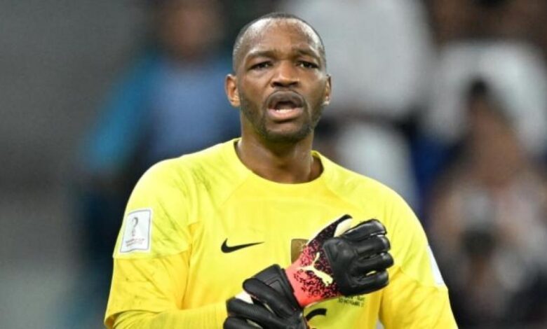 El portero Mandanda, otro que se retira de la selección francesa